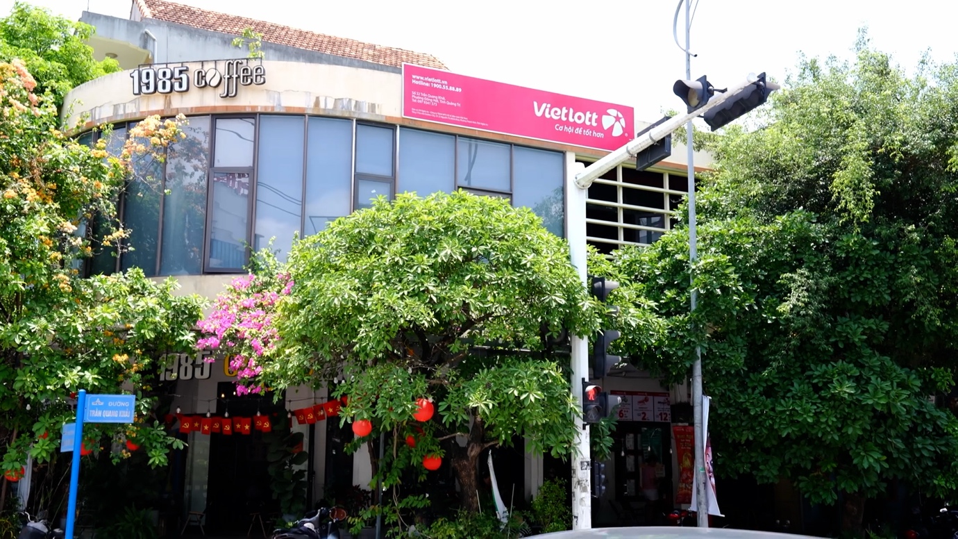 Từ quán cà phê đến điểm bán Vietlott hút khách nhờ xổ số quay nhanh - 1