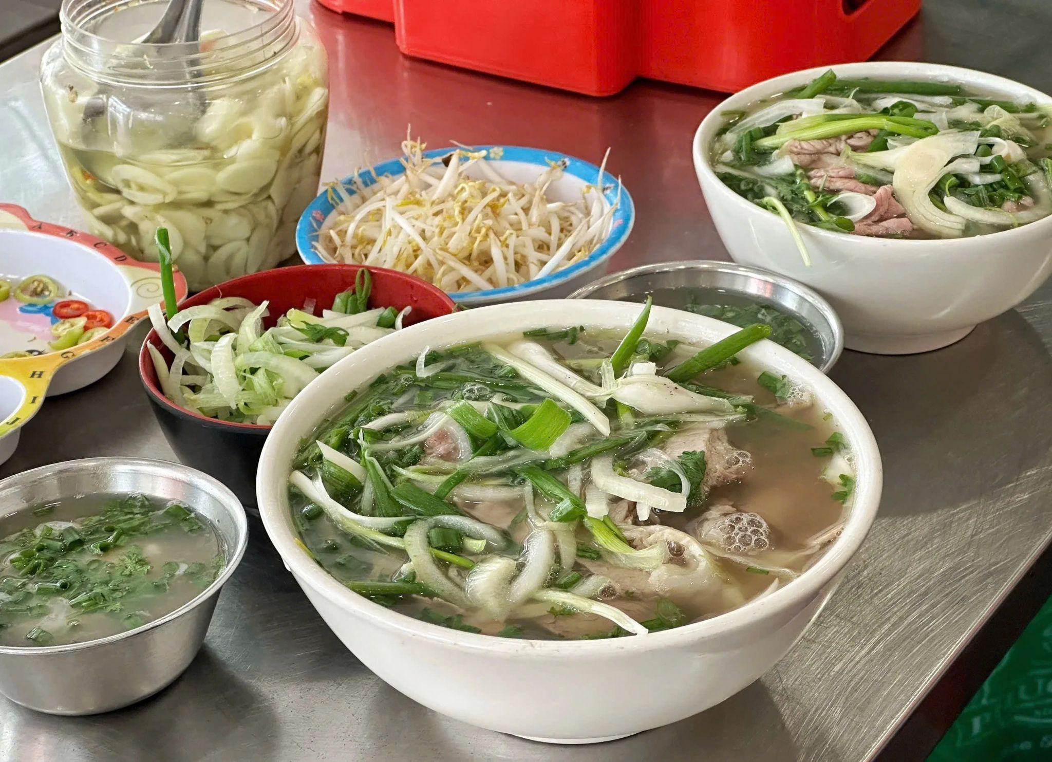 Sau trận cầu xuyên đêm, gọi ngay bữa sáng ngon để nạp lại năng lượng - 1