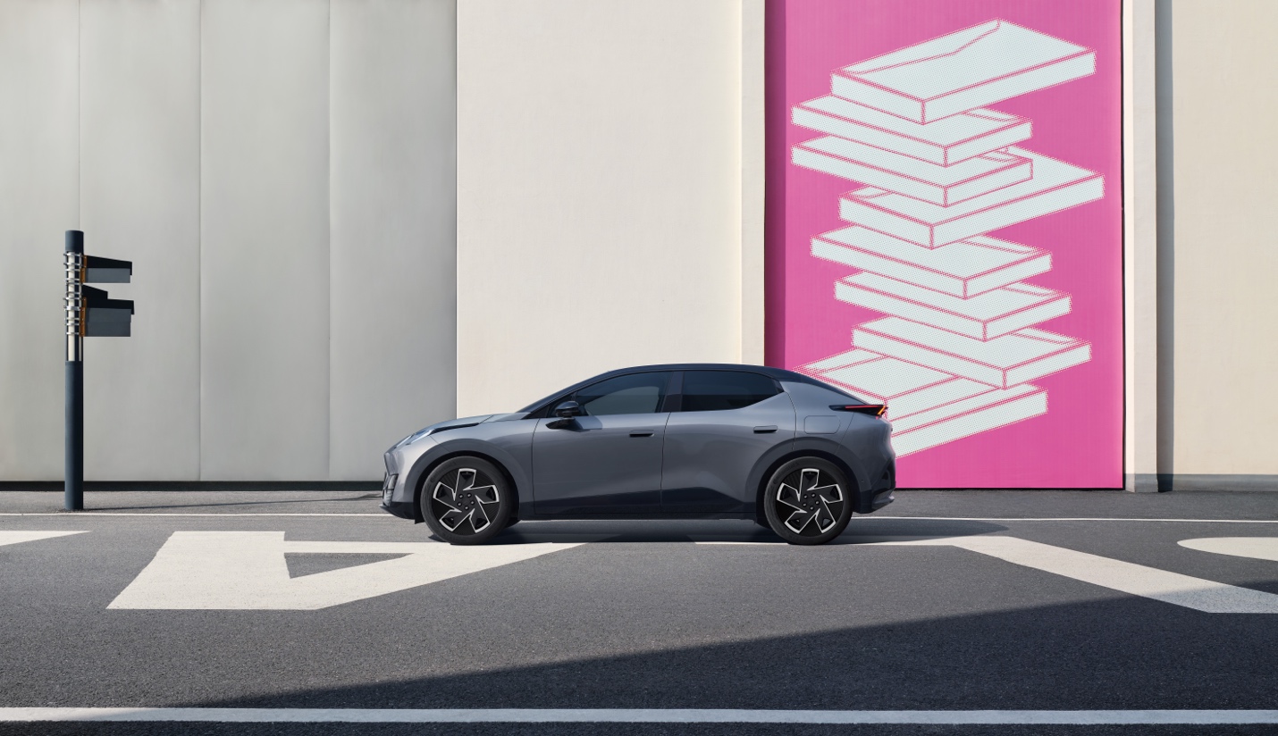 Lynk & Co 02 sắp bán tại Việt Nam: SUV điện thiết kế coupe, tăng tốc như xe thể thao - 1