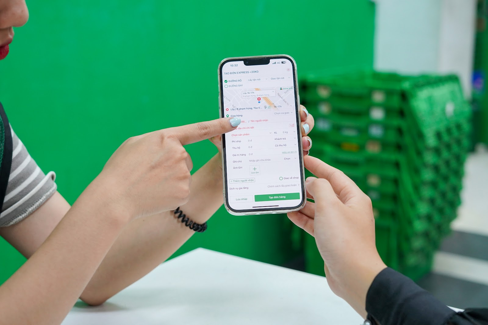 Mua hàng điện tử giá trị cao, khách hàng đặt niềm tin vào... khâu giao nhận - 3