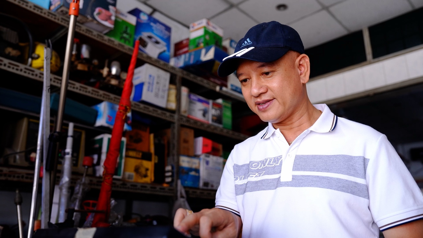 Chủ cửa hàng máy móc xây dựng bén duyên cùng Vietlott - 1
