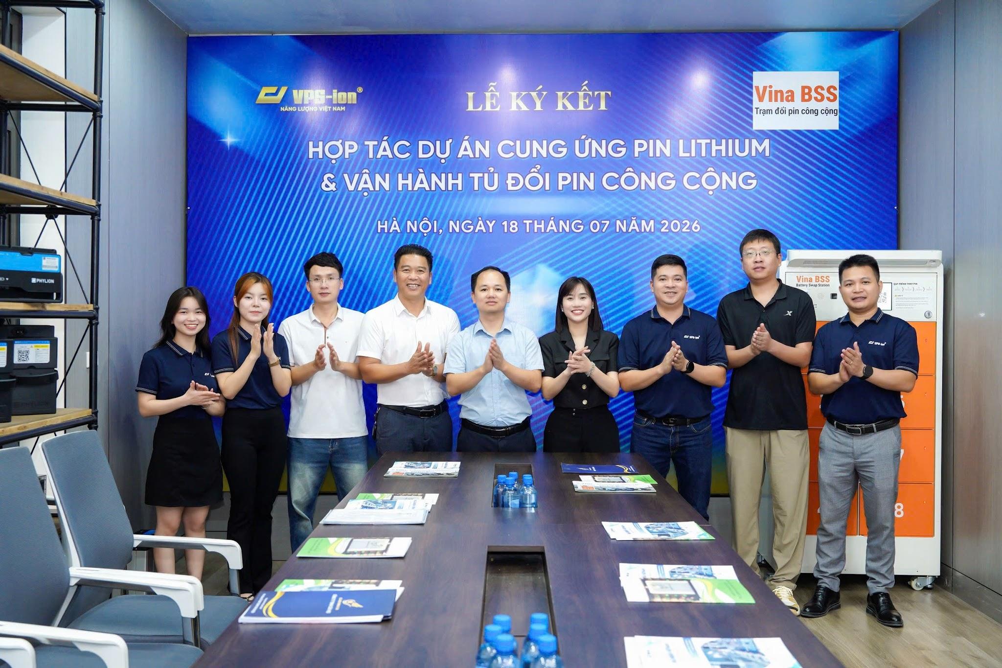 Doanh nghiệp "bắt tay" phát triển tủ đổi pin công cộng, gỡ rào cản sạc pin truyền thống - 2