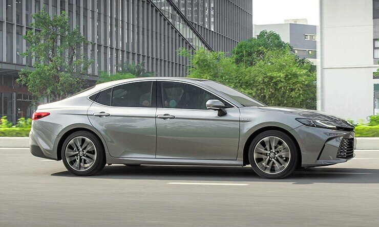 Khai tử bản máy xăng: Camry HEV vô tình phân loại lại "đẳng cấp" sếp Việt? - 4
