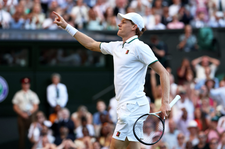 Sinner xô đổ kỷ lục giữ số 1 của Hewitt, Tsitsipas tăng 34 bậc (Bảng xếp hạng tennis 20/7) - 1
