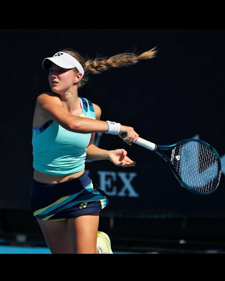 "Bóng hồng" 18 tuổi vô địch Wimbledon, "làm loạn" Instagram vì quá xinh đẹp - 12
