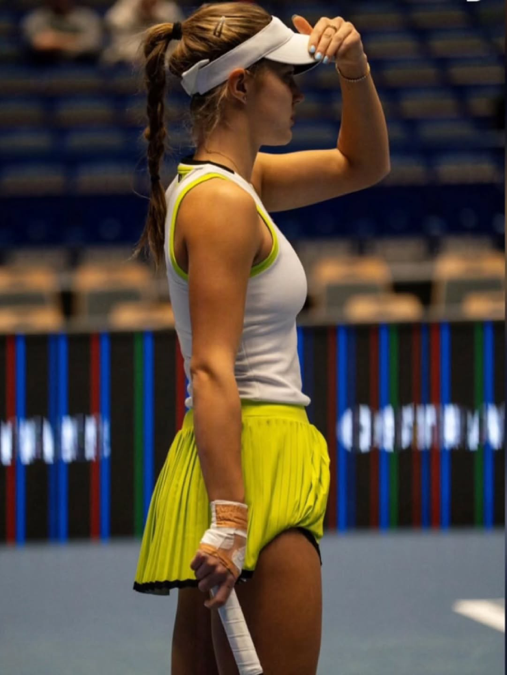 "Bóng hồng" 18 tuổi vô địch Wimbledon, "làm loạn" Instagram vì quá xinh đẹp - 10