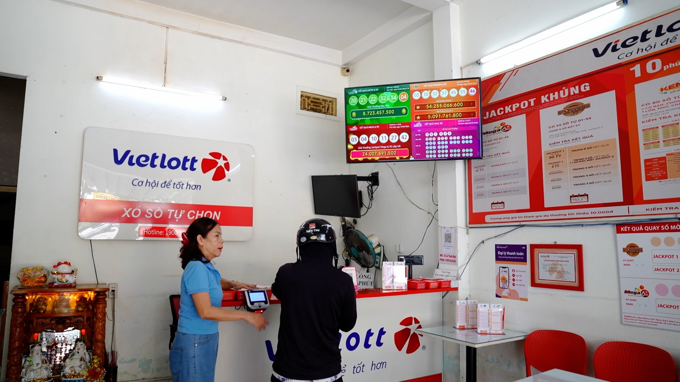 Tuổi 60 vẫn đều đặn bán Vietlott mỗi ngày vì thích được gặp khách hàng - 3