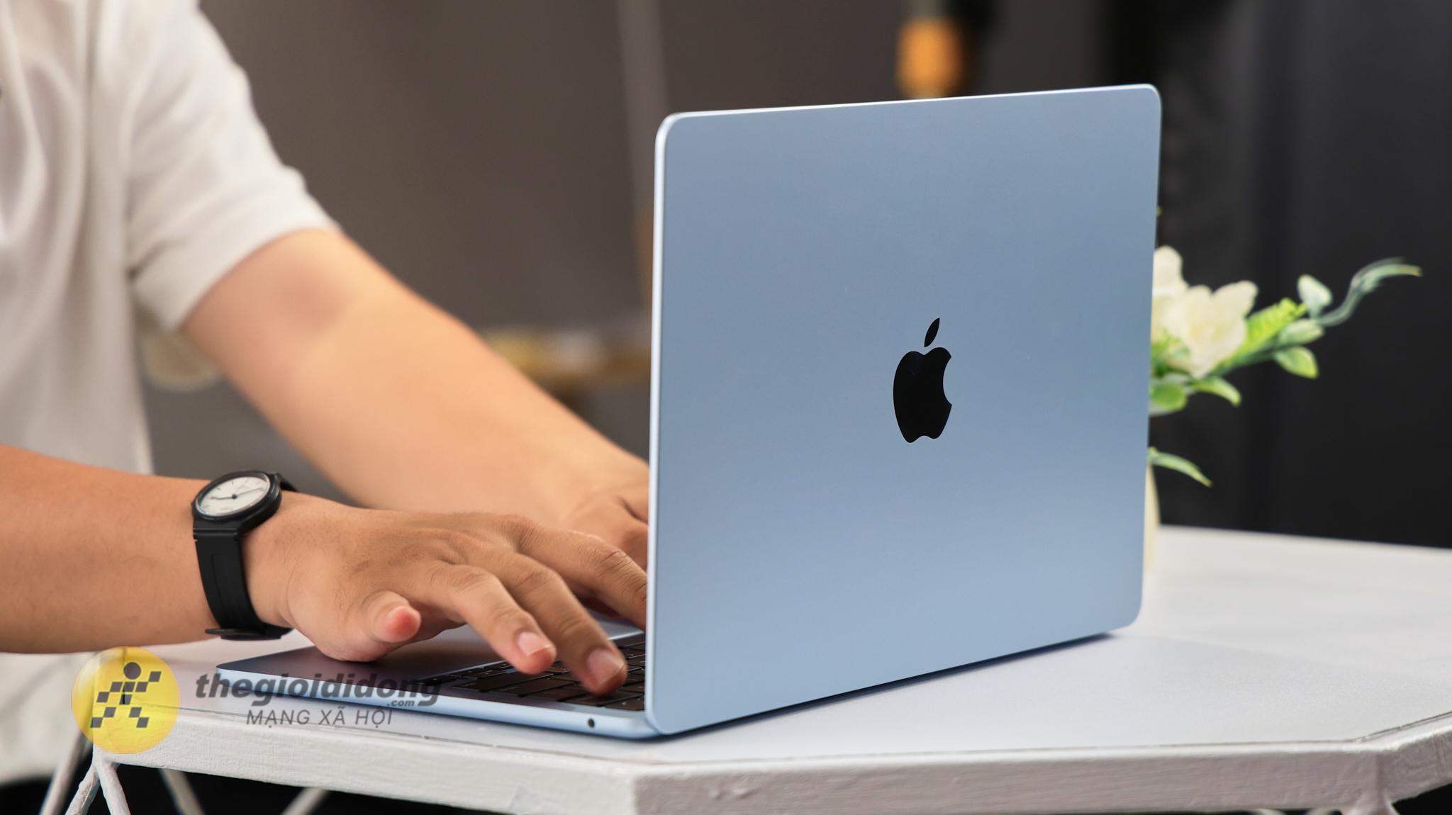 Laptop Windows cạnh tranh mạnh, MacBook vẫn có lý do riêng để giữ chân người dùng - 1