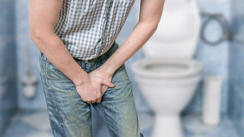 Cảnh báo: 5 dấu hiệu khi đi vệ sinh tiết lộ sức khỏe tuổi trung niên đang cực kỳ “nguy cấp”! - 1