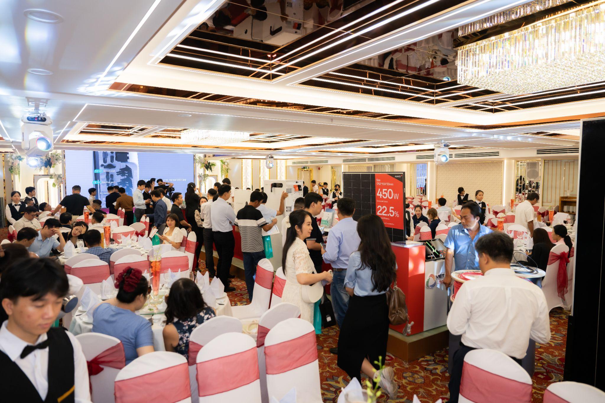 Gala Dinner 2026: Việt Nam Solar và 350 đối tác cập nhật xu hướng mới từ nghị định 243/2026/NĐ-CP - 1