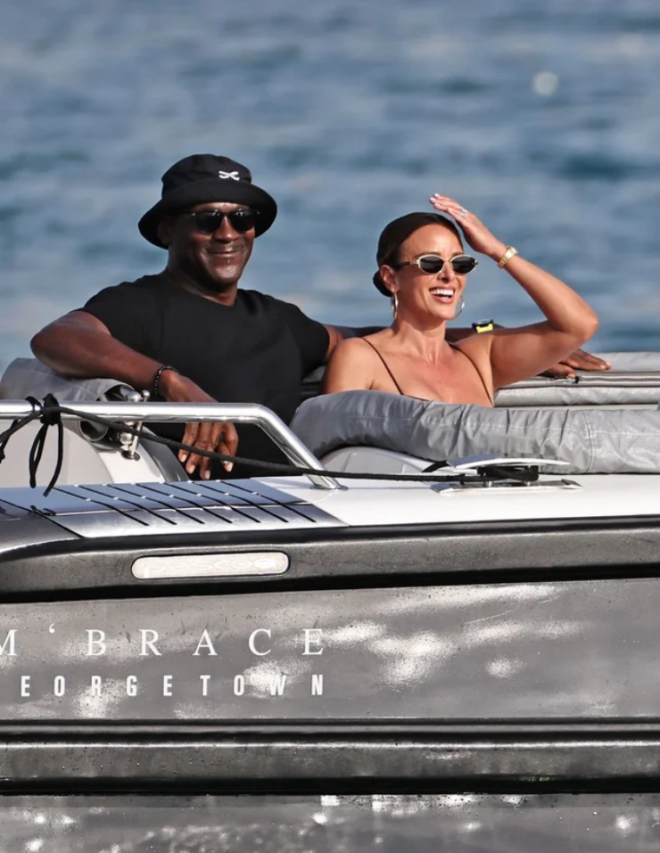 Beckham thành "người tí hon" khi đứng cạnh thần tượng Michael Jordan - 3