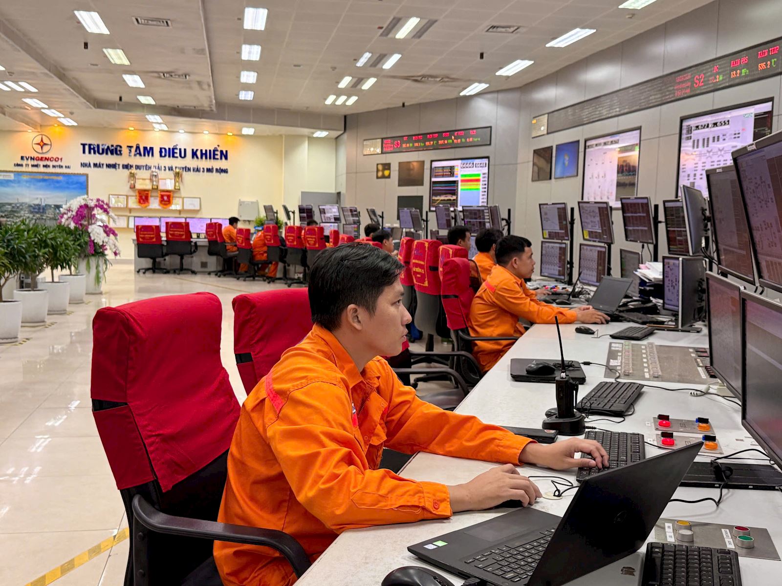 EVNGENCO1 vượt qua cao điểm mùa khô, chủ động ứng phó mùa mưa bão - 2
