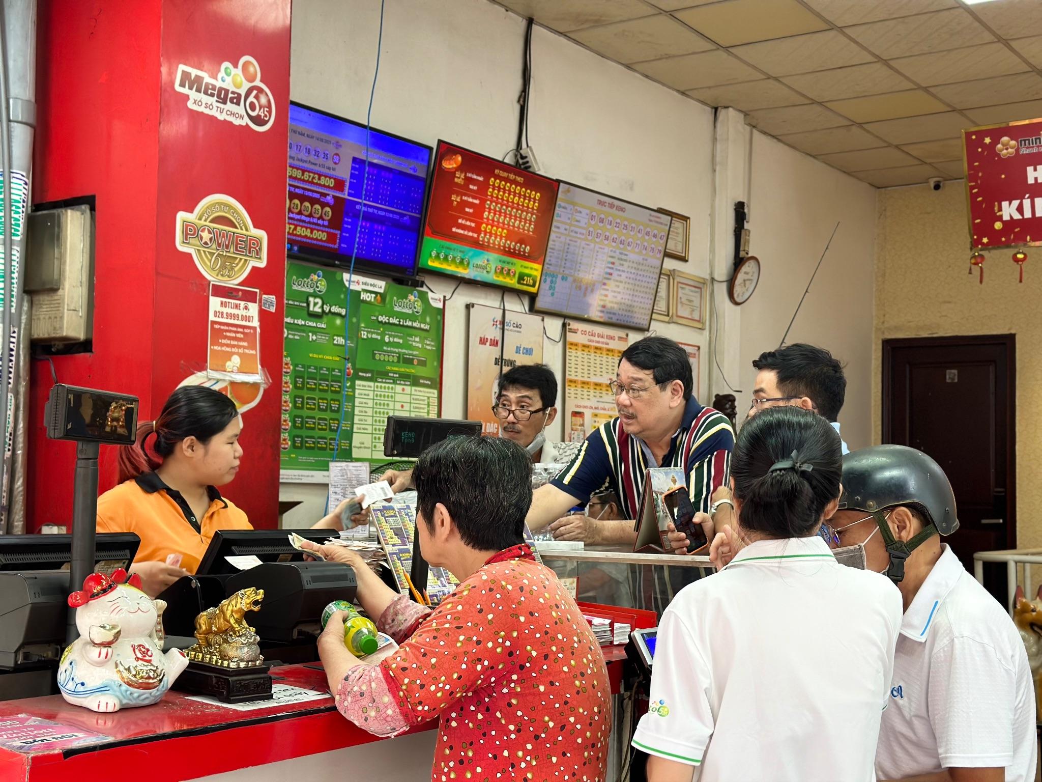 Những người trúng Lotto 5/35 của Vietlott đã mua vé như thế nào? - 4