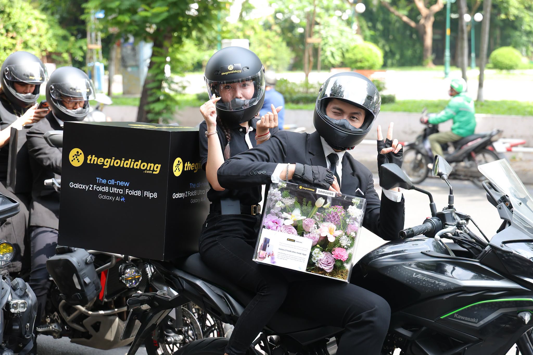 Thế Giới Di Động biến ngày nhận Galaxy Z8 thành trải nghiệm đặc biệt: Sáng giao máy bằng mô tô, tối tiệc tối siêu VIP - 1