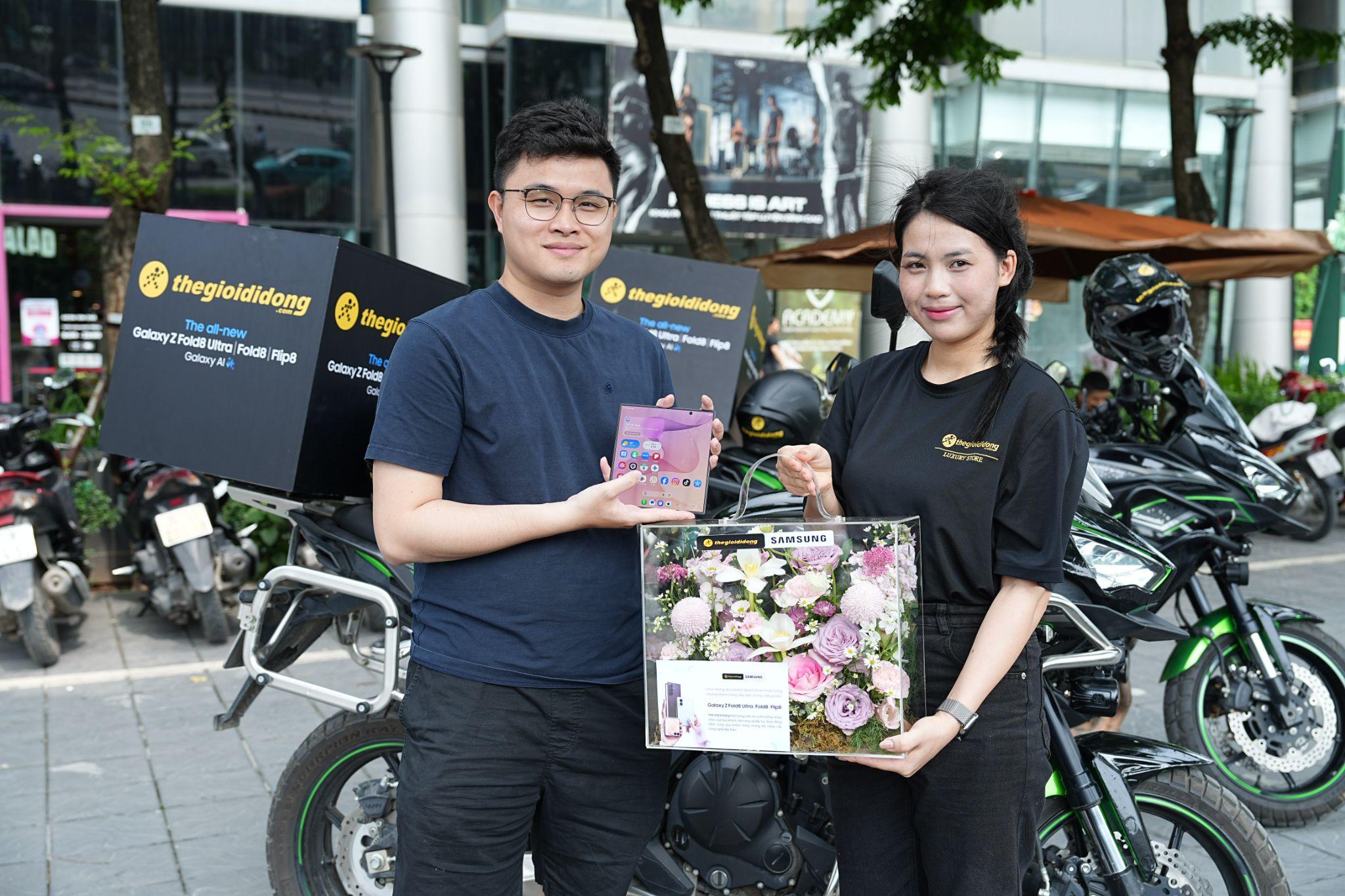 Thế Giới Di Động biến ngày nhận Galaxy Z8 thành trải nghiệm đặc biệt: Sáng giao máy bằng mô tô, tối tiệc tối siêu VIP - 2