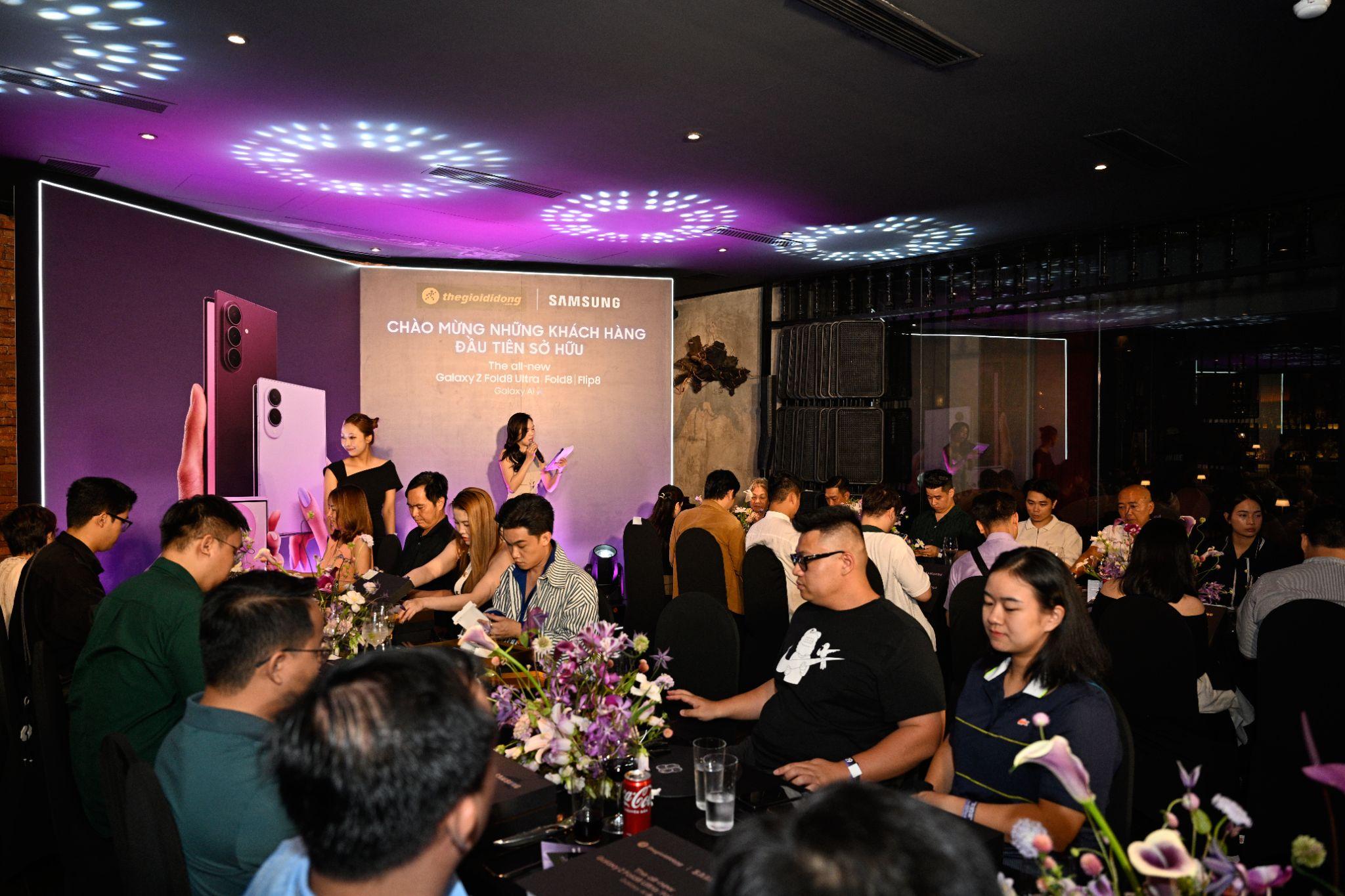 Thế Giới Di Động biến ngày nhận Galaxy Z8 thành trải nghiệm đặc biệt: Sáng giao máy bằng mô tô, tối tiệc tối siêu VIP - 4