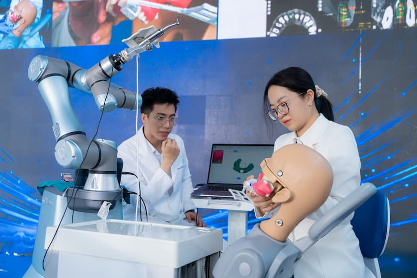 Gần 30 năm hành trình chuyên sâu Implant của Nha khoa Nhân Tâm - 4