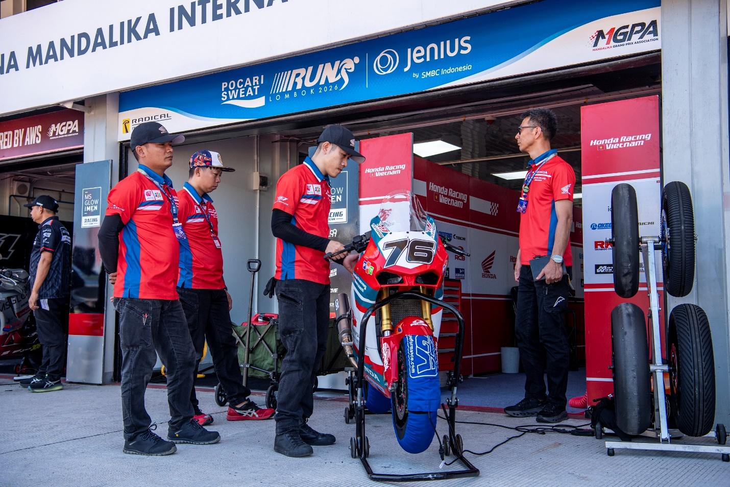 Honda Racing Vietnam vượt qua chặng đua nhiều biến động tại Mandalika - 6