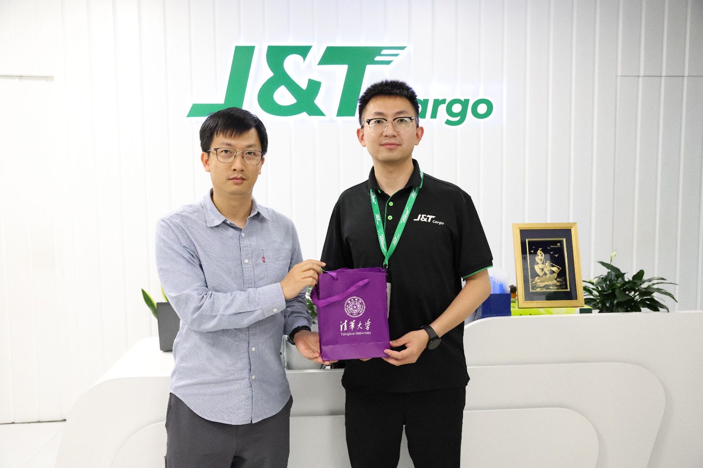 ĐH Thanh Hoa chọn J&T Cargo để tìm hiểu hoạt động logistics Việt Nam - 3