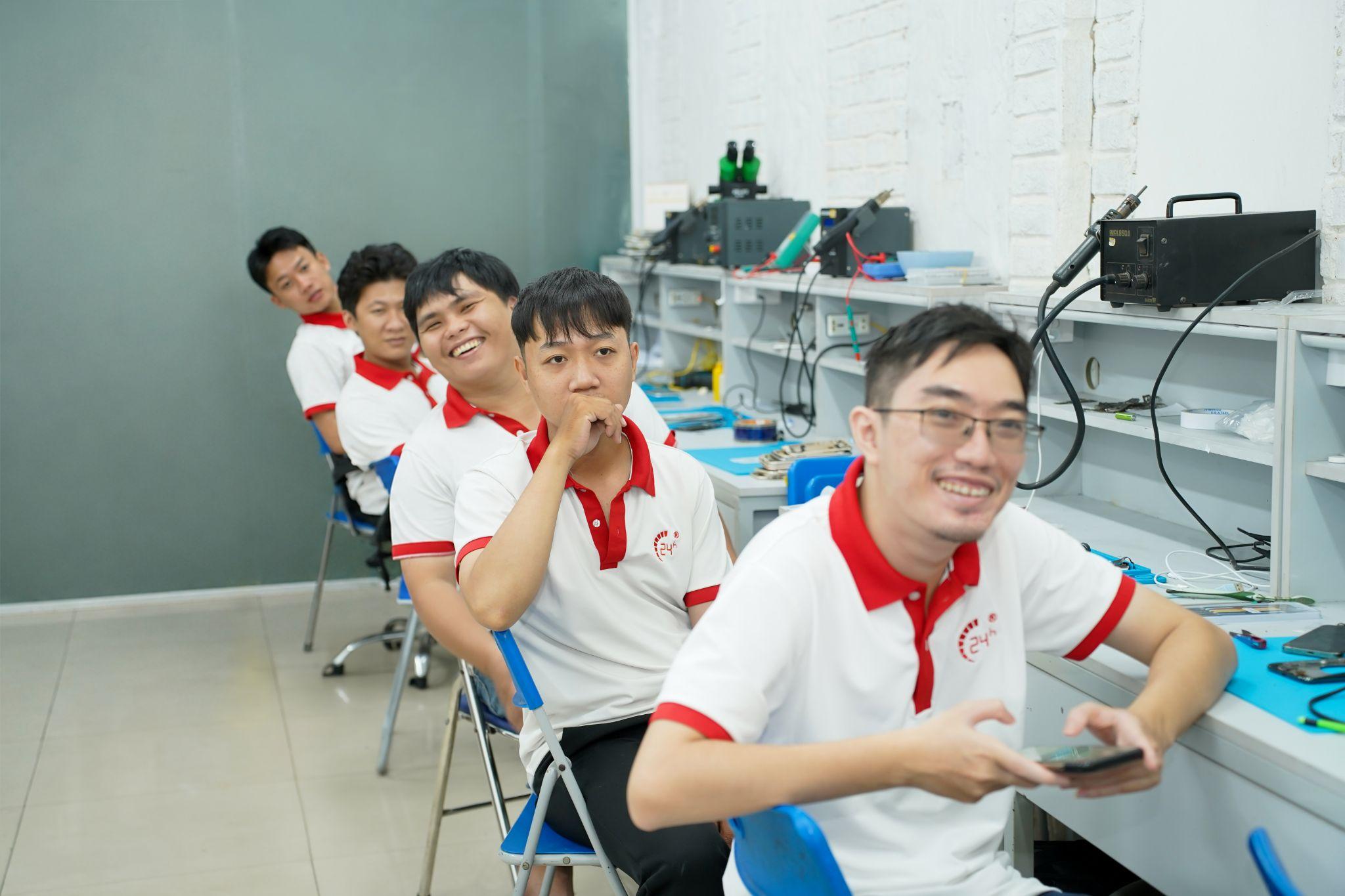 Học nghề sửa chữa điện thoại, laptop năm 2026: Cơ hội thật hay chỉ là lời quảng cáo? - 4