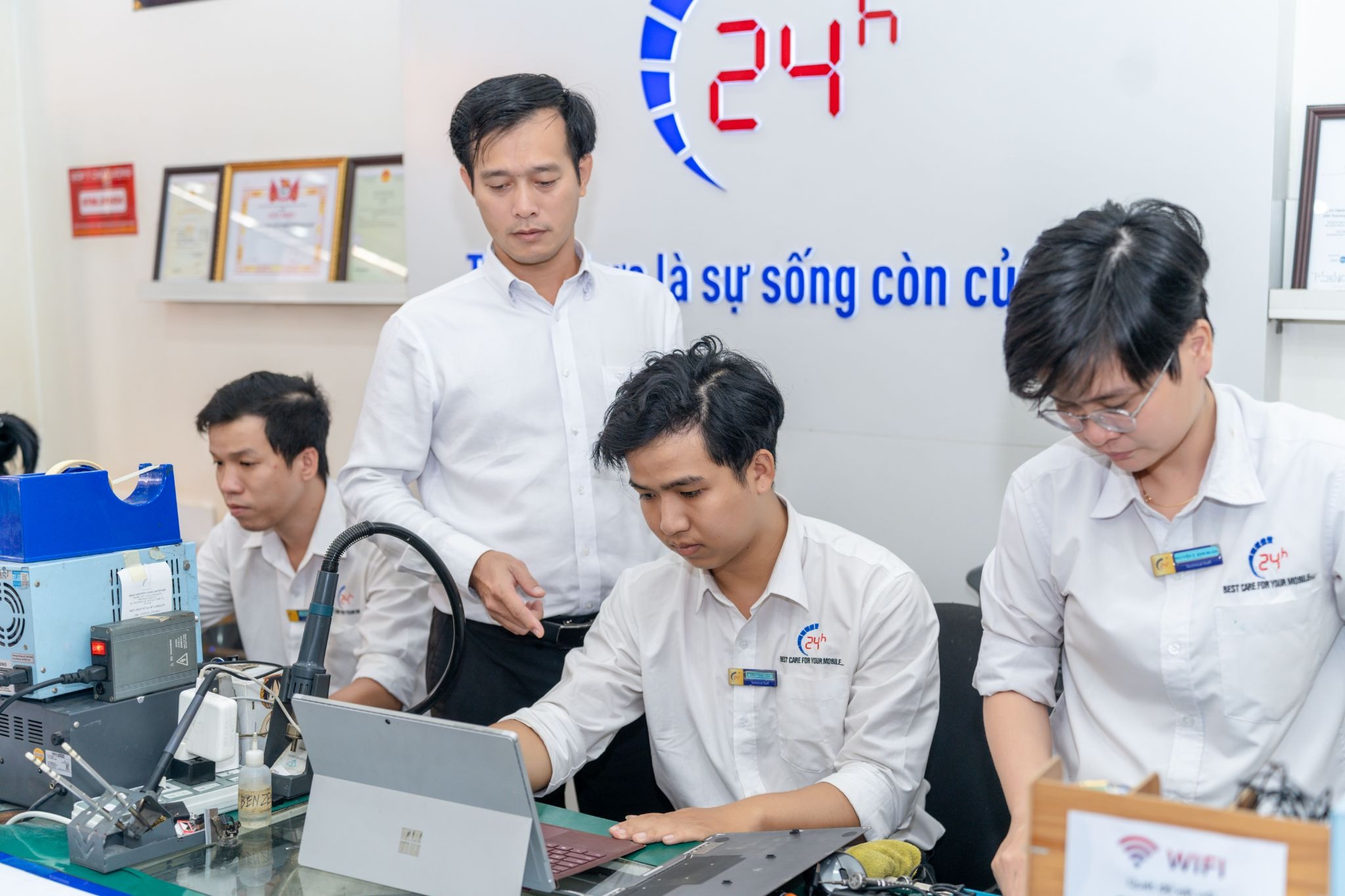 Học nghề sửa chữa điện thoại, laptop năm 2026: Cơ hội thật hay chỉ là lời quảng cáo? - 2