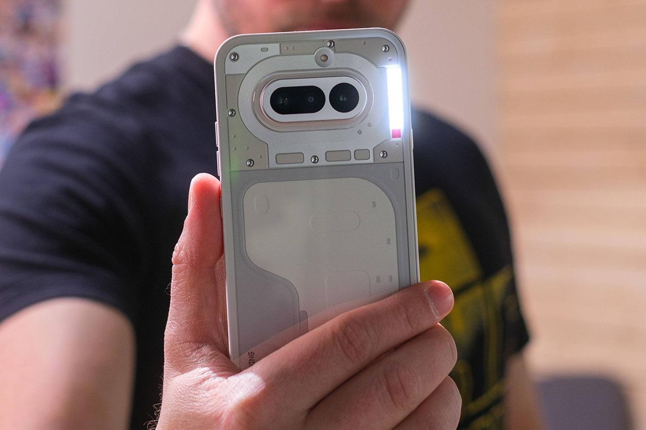 Đánh giá nhanh Nothing Phone (4a): Của lạ có ngon không? - 1