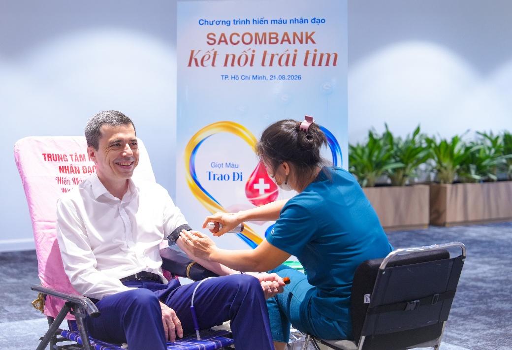 “Kết nối trái tim” và hành trình 14 năm SACOMBANK trao giọt hồng sẻ chia sự sống - 3