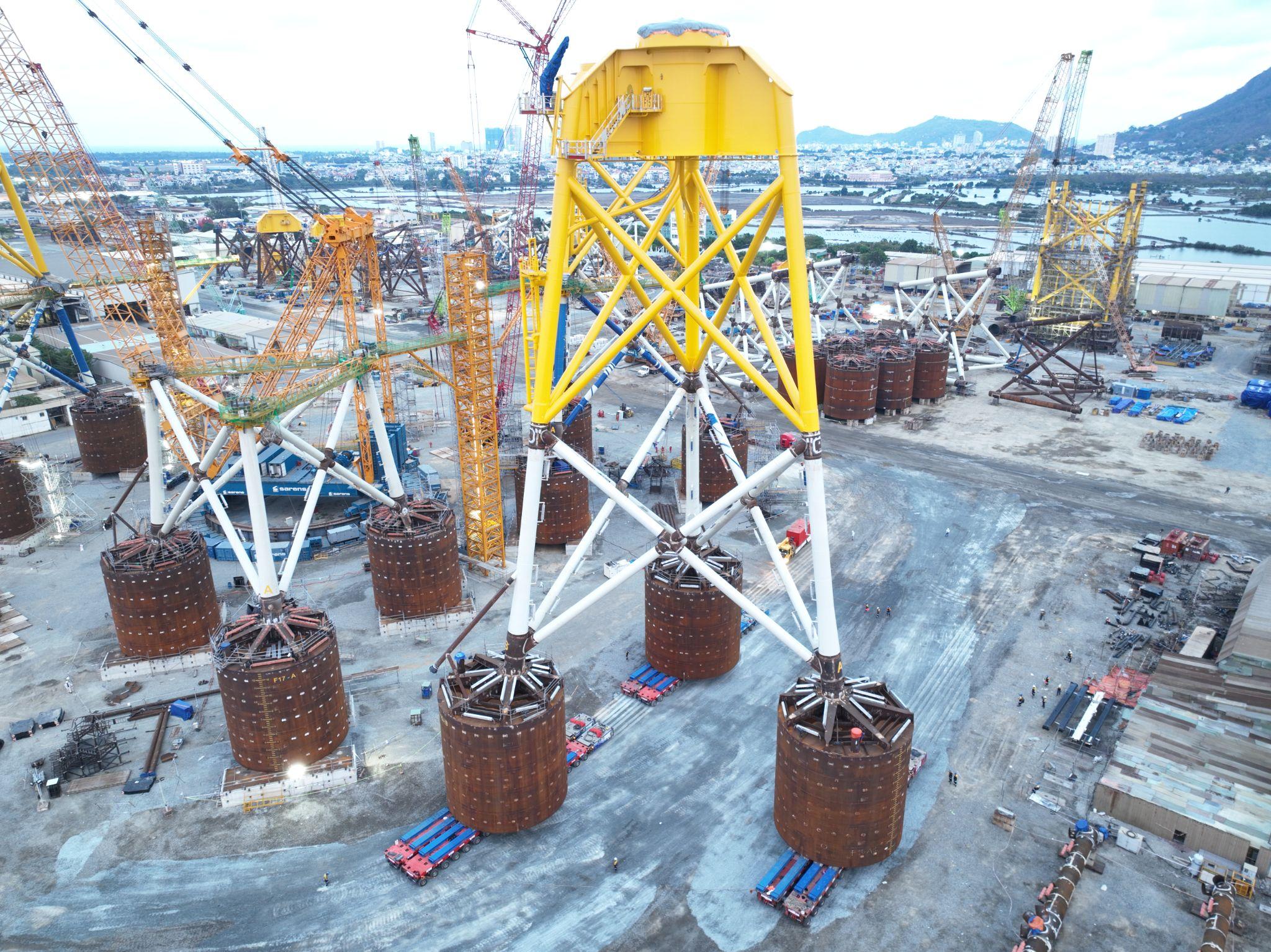 Muốn phát triển điện gió ngoài khơi, năng lực logistics cũng phải sẵn sàng - 1