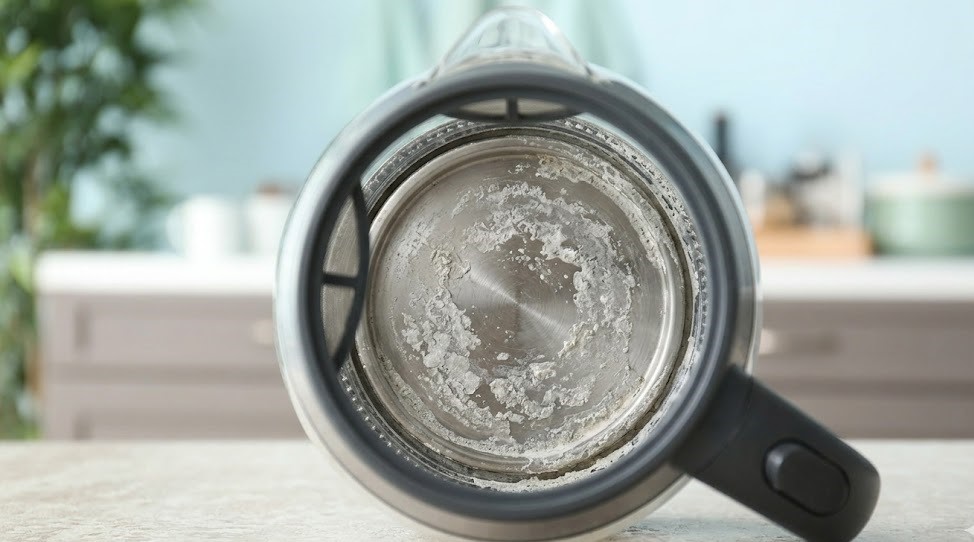 Nước pha sữa đã đun sôi vẫn còn cặn: Ông bố kỹ sư quyết định làm gì? - 1