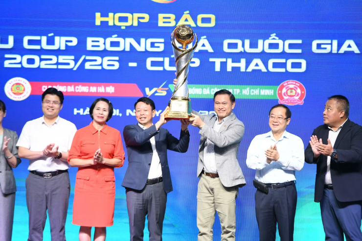 Quang Hải và Đình Bắc chờ "phá lưới" Patrick Lê Giang sau danh hiệu AFF Cup - 3