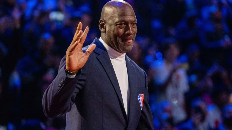 Sốc huyền thoại Michael Jordan bị tố "lừa đảo", hết thời chạm đâu cũng thành vàng? - 2