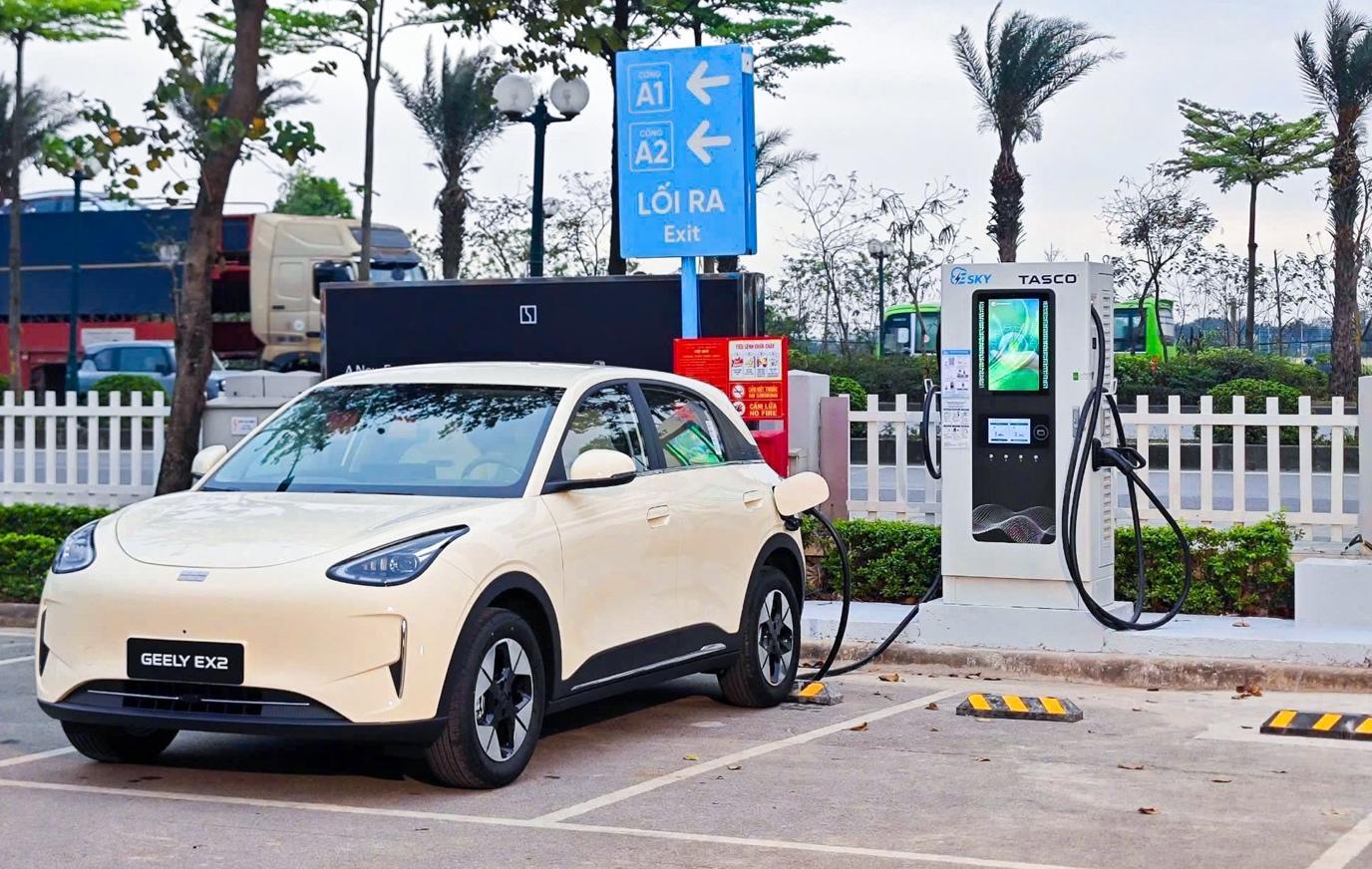 Geely EX2 và món hời trang bị vượt tầm giá tại thị trường Việt - 4