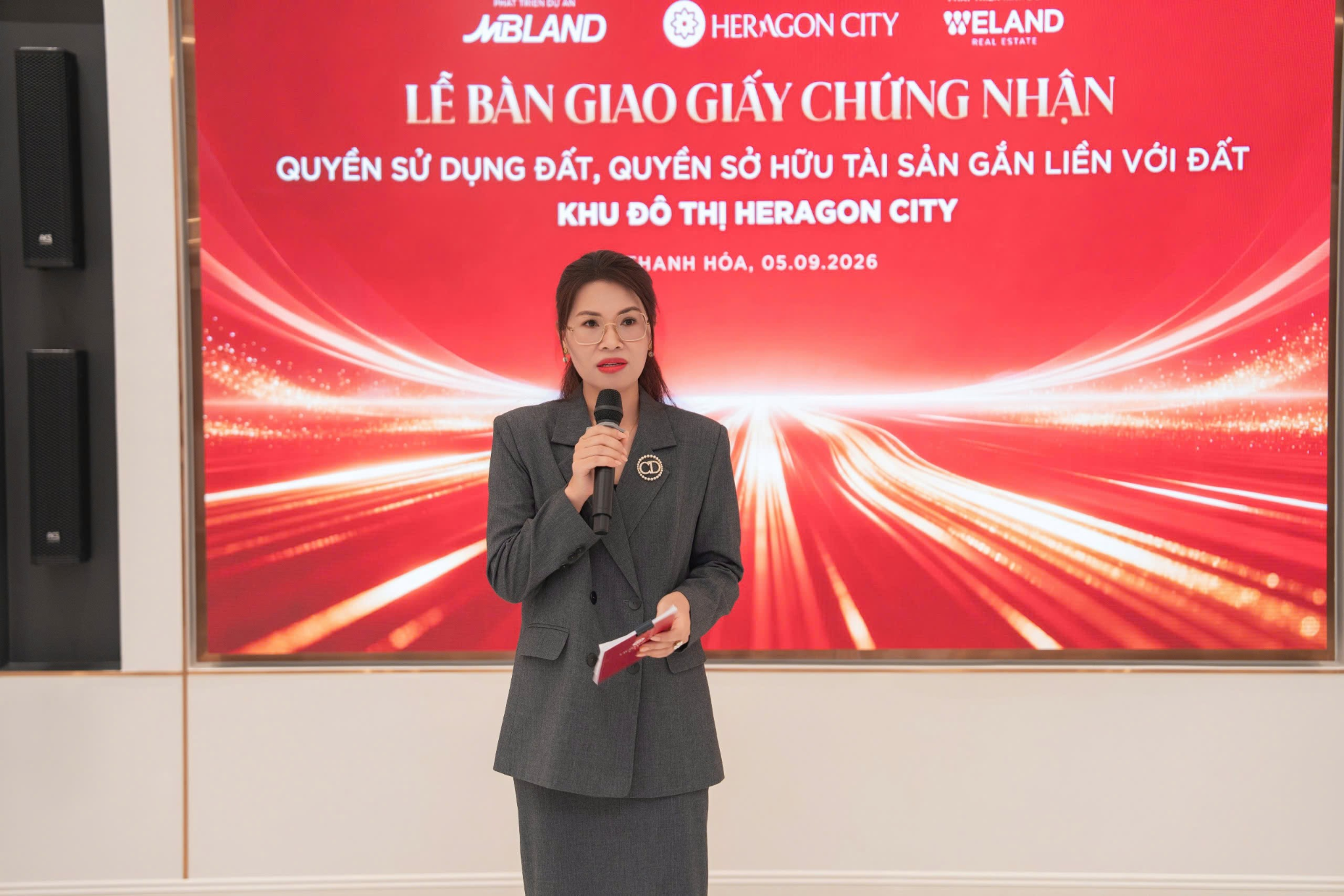 Heragon City bàn giao Giấy chứng nhận quyền sử dụng đất cho khách hàng, khẳng định cam kết pháp lý và giá trị tài sản - 2