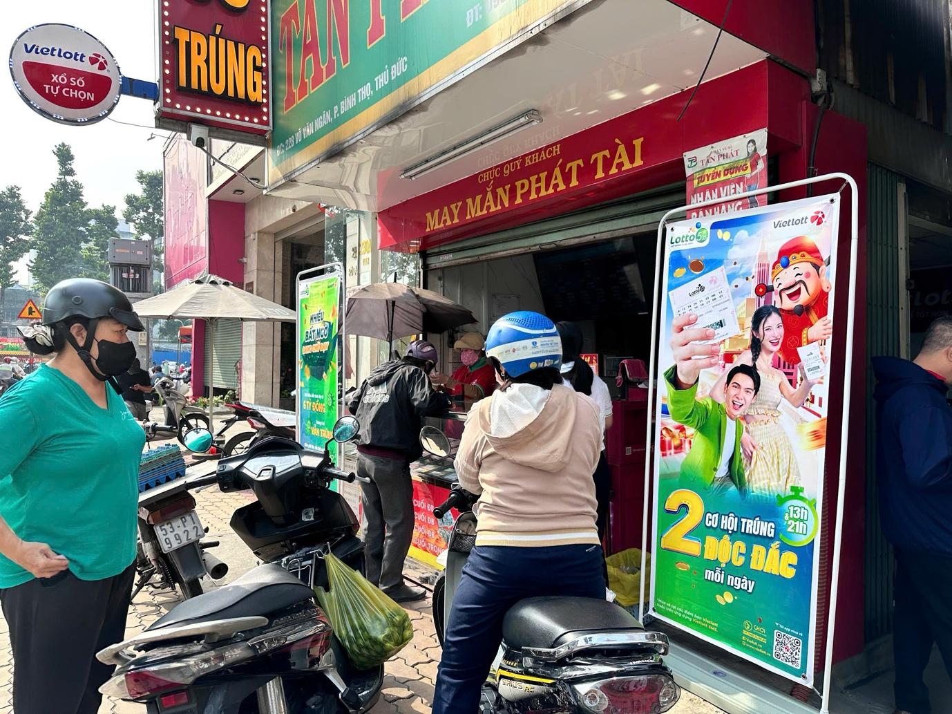 Người chơi Lotto 5/35 'đứng ngồi không yên' trước kỳ chia giải Độc đắc - 2