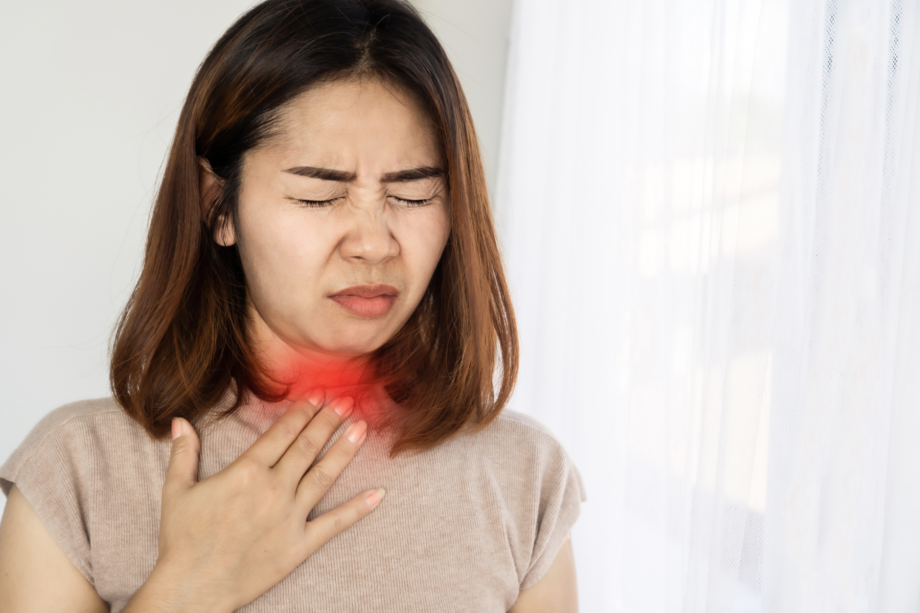 Thói quen nhiều người làm ngay khi thức dậy, không ngờ lại khiến cổ họng đầy đàm, ho dai dẳng cả ngày - 1
