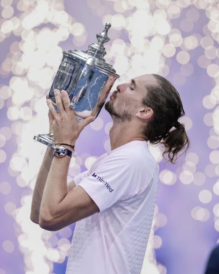 Zverev gây choáng với siêu xe 70 tỷ và chuyện tình đẹp cùng mỹ nhân - 1