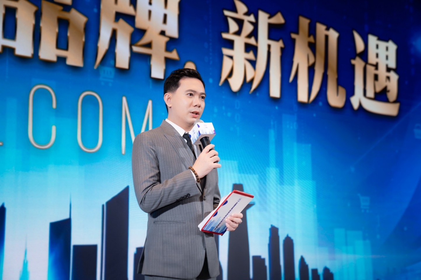 Chân dung chàng trai sáng lập hệ thống tiếng Trung kiêm MC song ngữ - 2