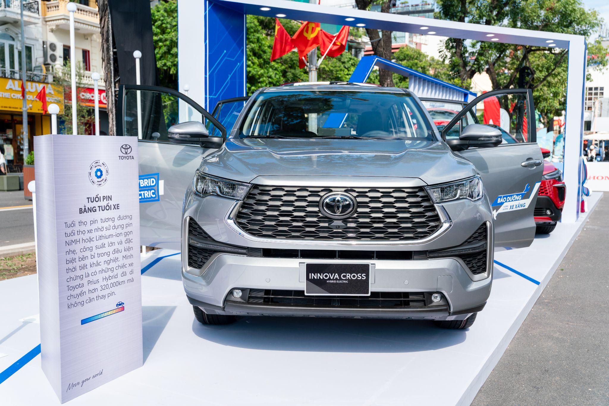 Toyota mở ra không gian trải nghiệm công nghệ hybrid giữa lòng Hà Nội - 1