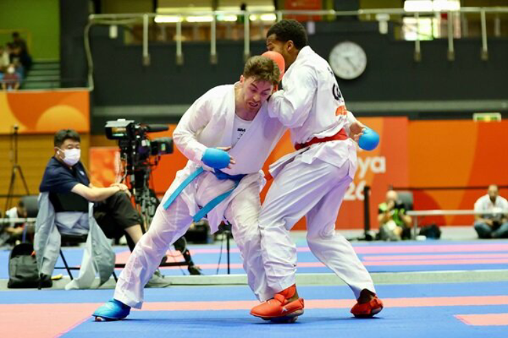 Trận karate ở ASIAD hóa ẩu đả đường phố, võ sĩ bị đuổi khỏi sàn đấu - 1