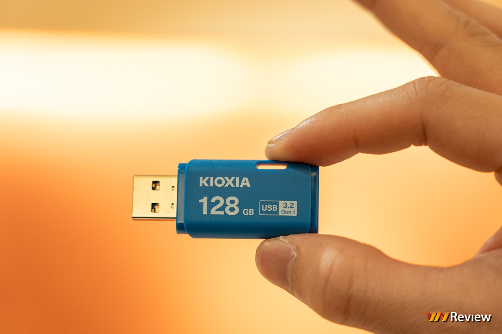 KIOXIA U301 USB 3.2 Gen 1: Gọn trong túi, đủ chỗ cho công việc - 3