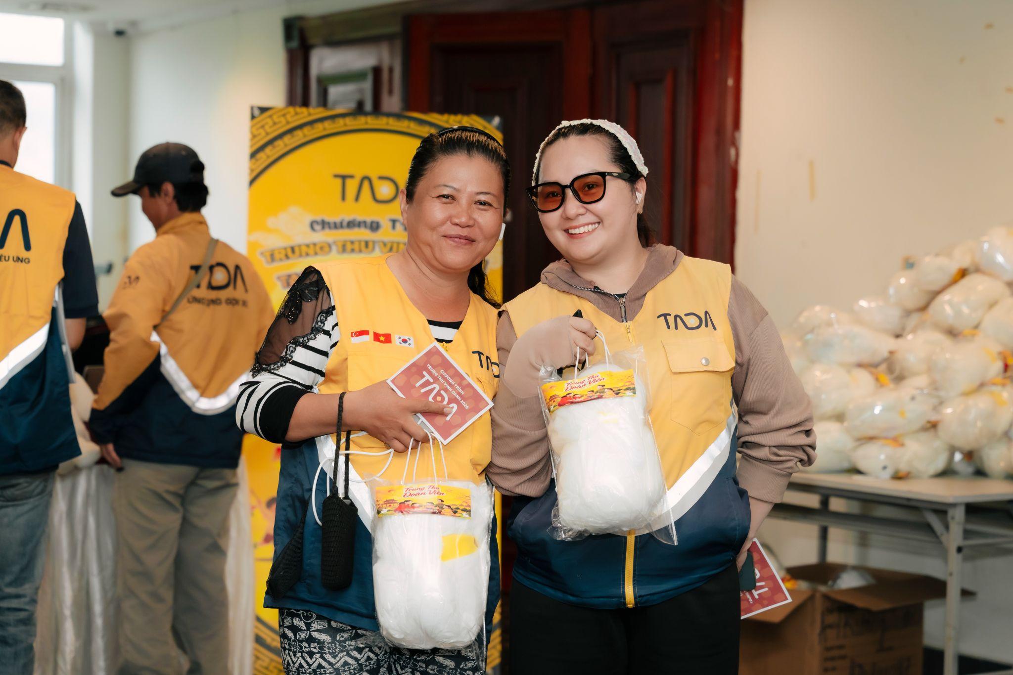 Tài xế nhận quà chưa phải điều đặc biệt nhất trong mùa Trung Thu của TADA năm nay - 2