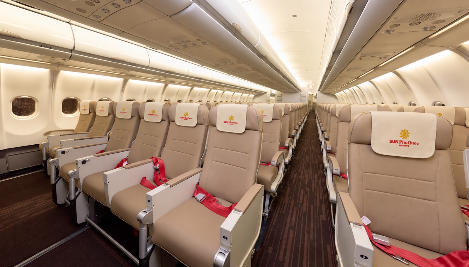 Cận cảnh tàu thân rộng A330 đầu tiên của Sun PhuQuoc Airways vừa đáp sân bay Phú Quốc - 8