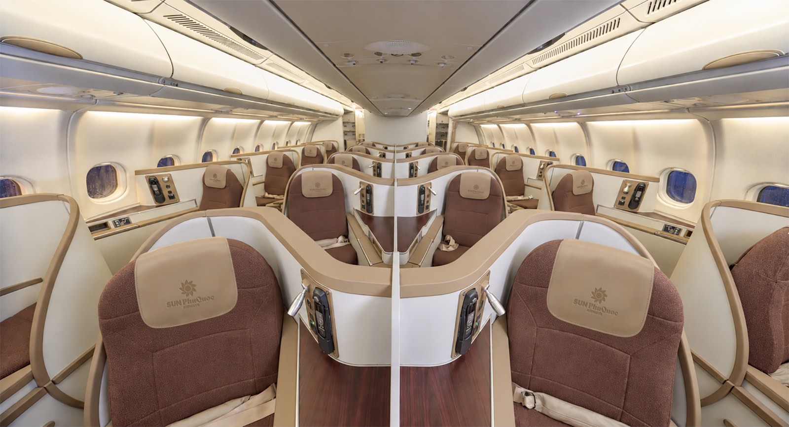 Cận cảnh tàu thân rộng A330 đầu tiên của Sun PhuQuoc Airways vừa đáp sân bay Phú Quốc - 9