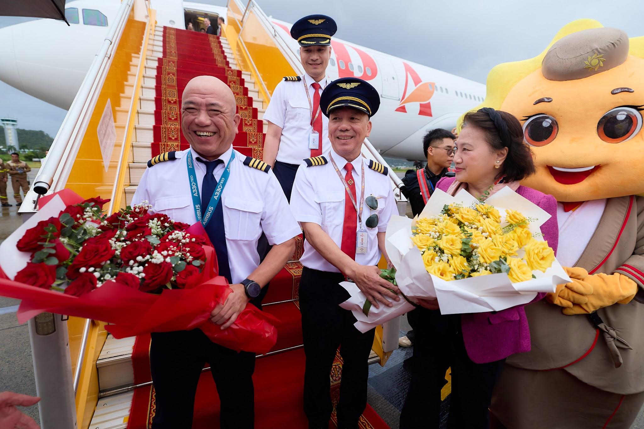 Cận cảnh tàu thân rộng A330 đầu tiên của Sun PhuQuoc Airways vừa đáp sân bay Phú Quốc - 4