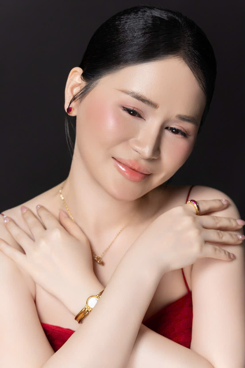 Nhà thiết kế Nguyễn Hoàng Yến: Khi trang sức trở thành dấu ấn phong cách - 2