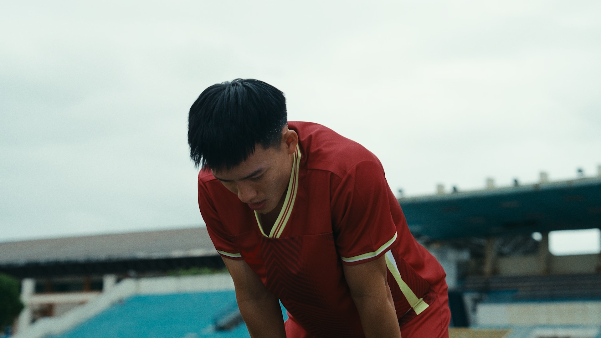 Đổ nhiều mồ hôi, thể lực tụt nhanh: Bài toán bù nước của VĐV không đơn giản là uống thật nhiều nước - 2