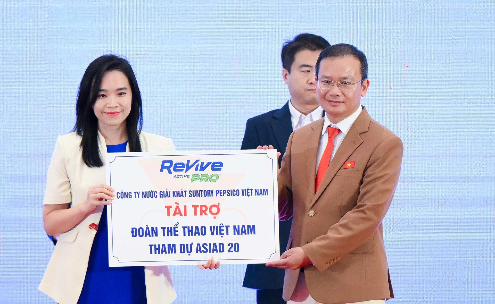 Đổ nhiều mồ hôi, thể lực tụt nhanh: Bài toán bù nước của VĐV không đơn giản là uống thật nhiều nước - 5