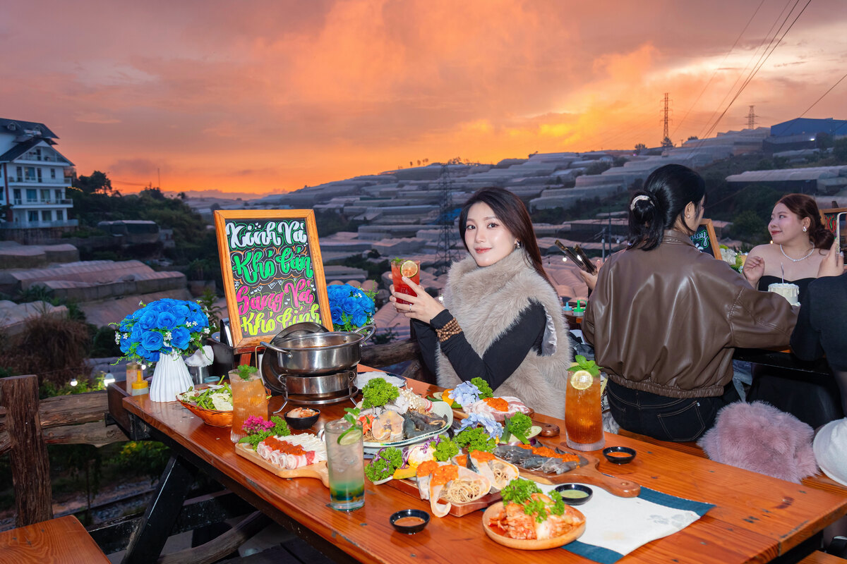 Tiệm nướng Trạm Dừng Chill: trải nghiệm BBQ bên tàu cổ và thung lũng nhà lồng Đà Lạt - 4