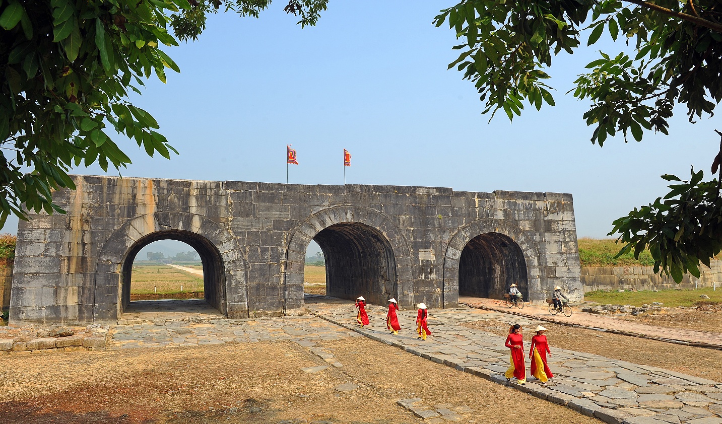 Thí điểm tour du lịch kết nối phố biển Sầm Sơn với các di sản xứ Thanh - 4