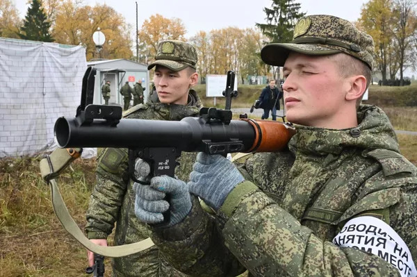 Ảnh: Lính dự bị Nga luyện tập trước khi ra chiến trường - 6